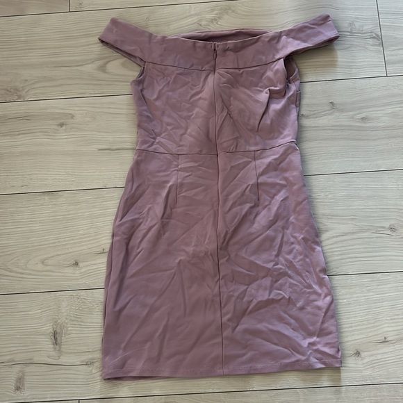 Mauve off the shoulder mini dress - Picture 2 of 3